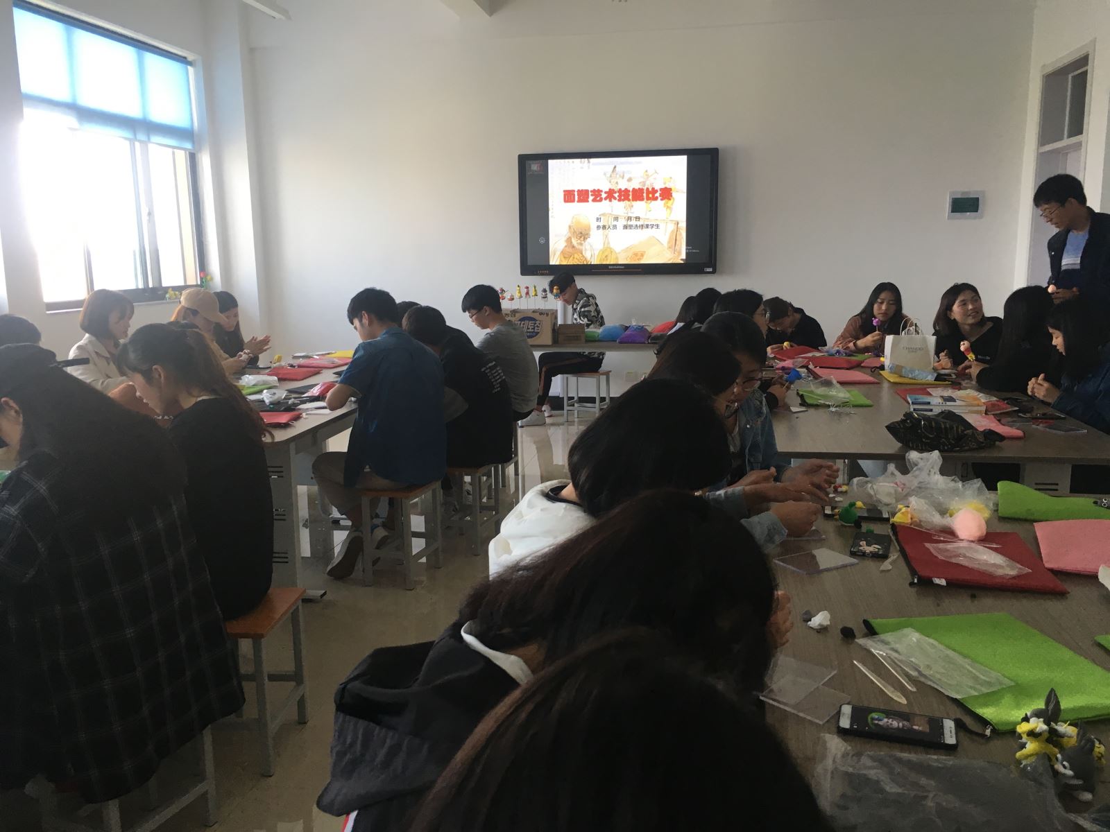 明德学院组织面塑艺术技能比赛