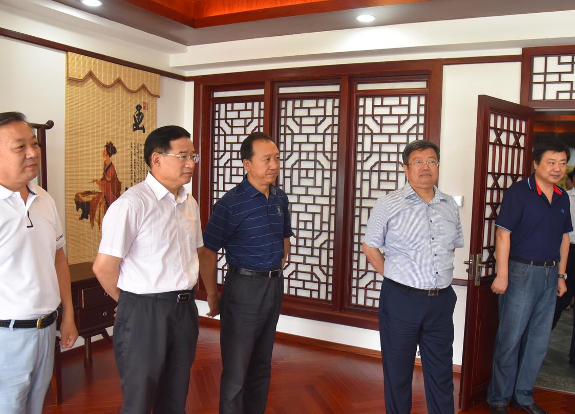 威海市人大领导干部到明德学院学习培训