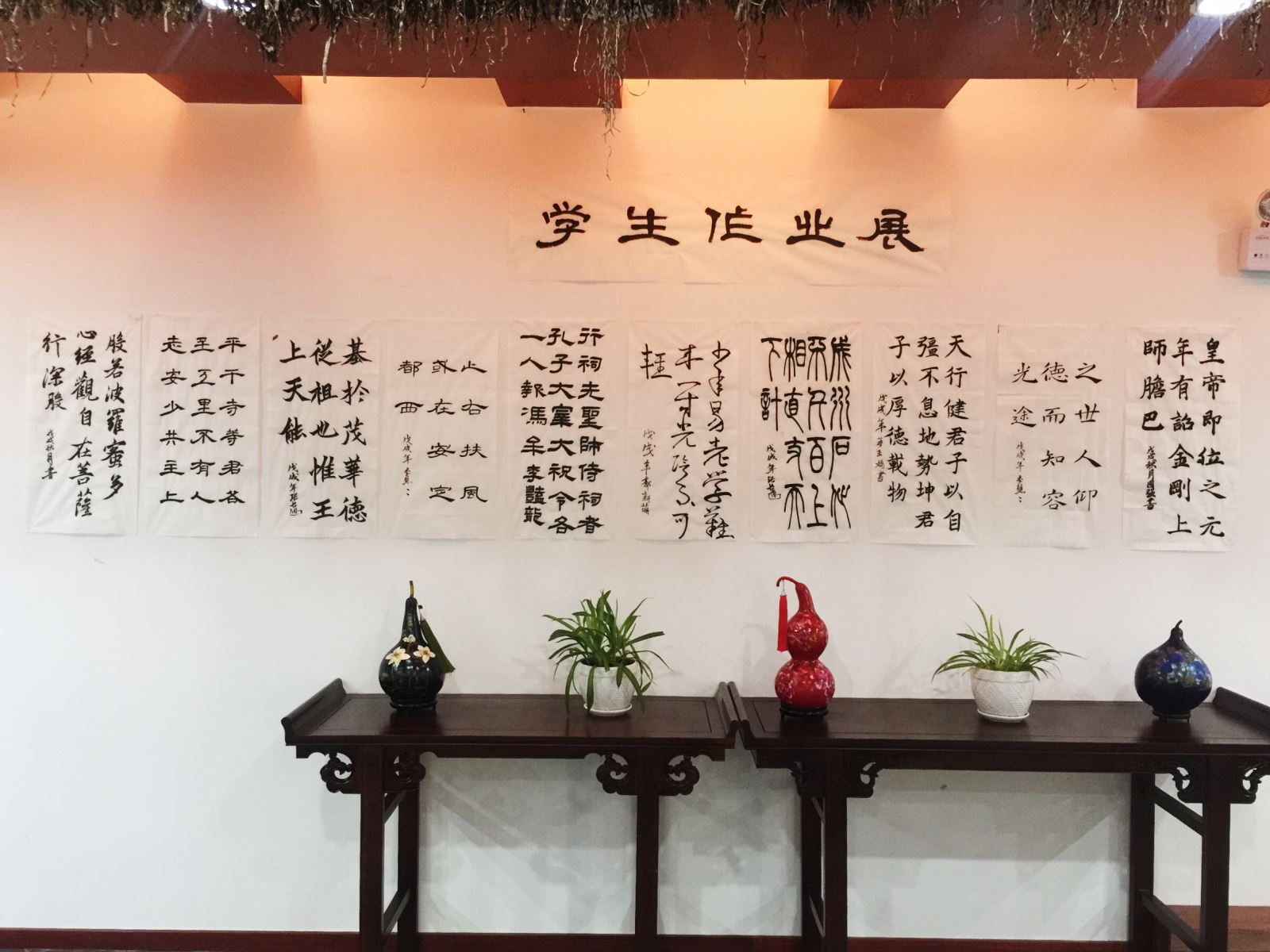 学生作业展示墙旧貌换新颜