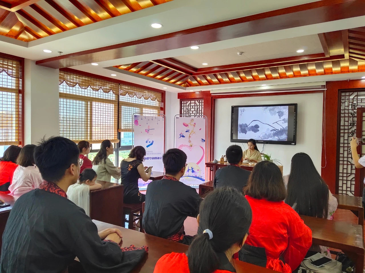 明德文化沙龙：明德学院携手荣成市民政局举办国学婚姻课堂