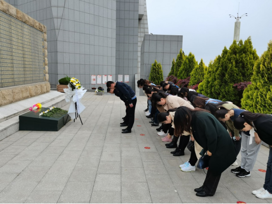电子商务系举办“传承红色基因、深化党史学习”主题教育活动(1)420.png