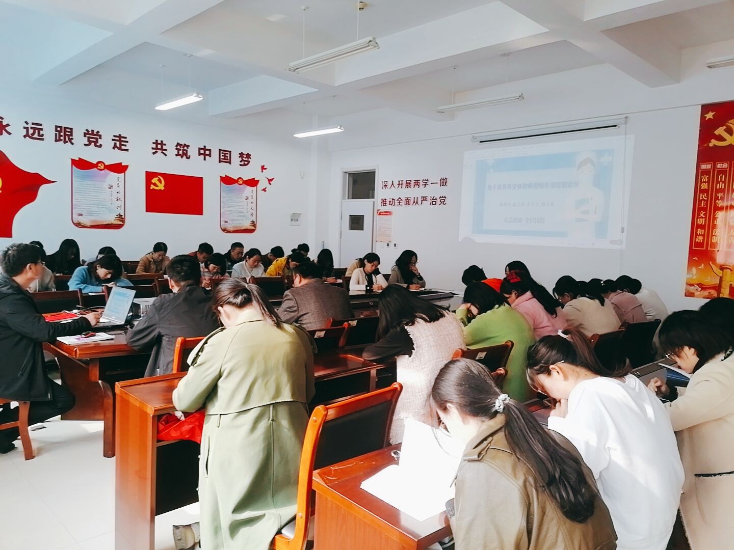 图片 1.jpg 图片 1.jpg