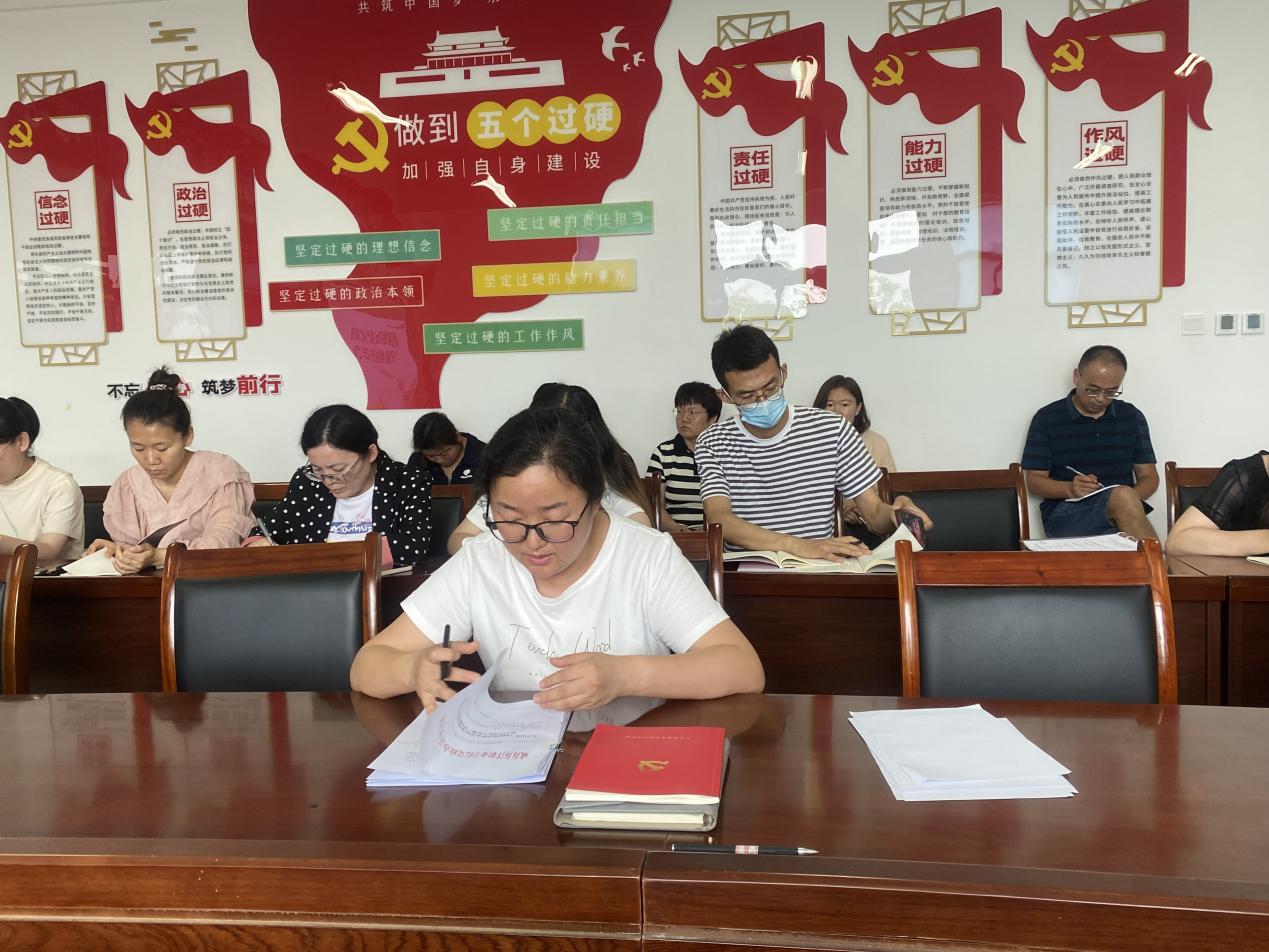 学习《教育部等八部门关于加快构建高校思想政治工作体系的意见》