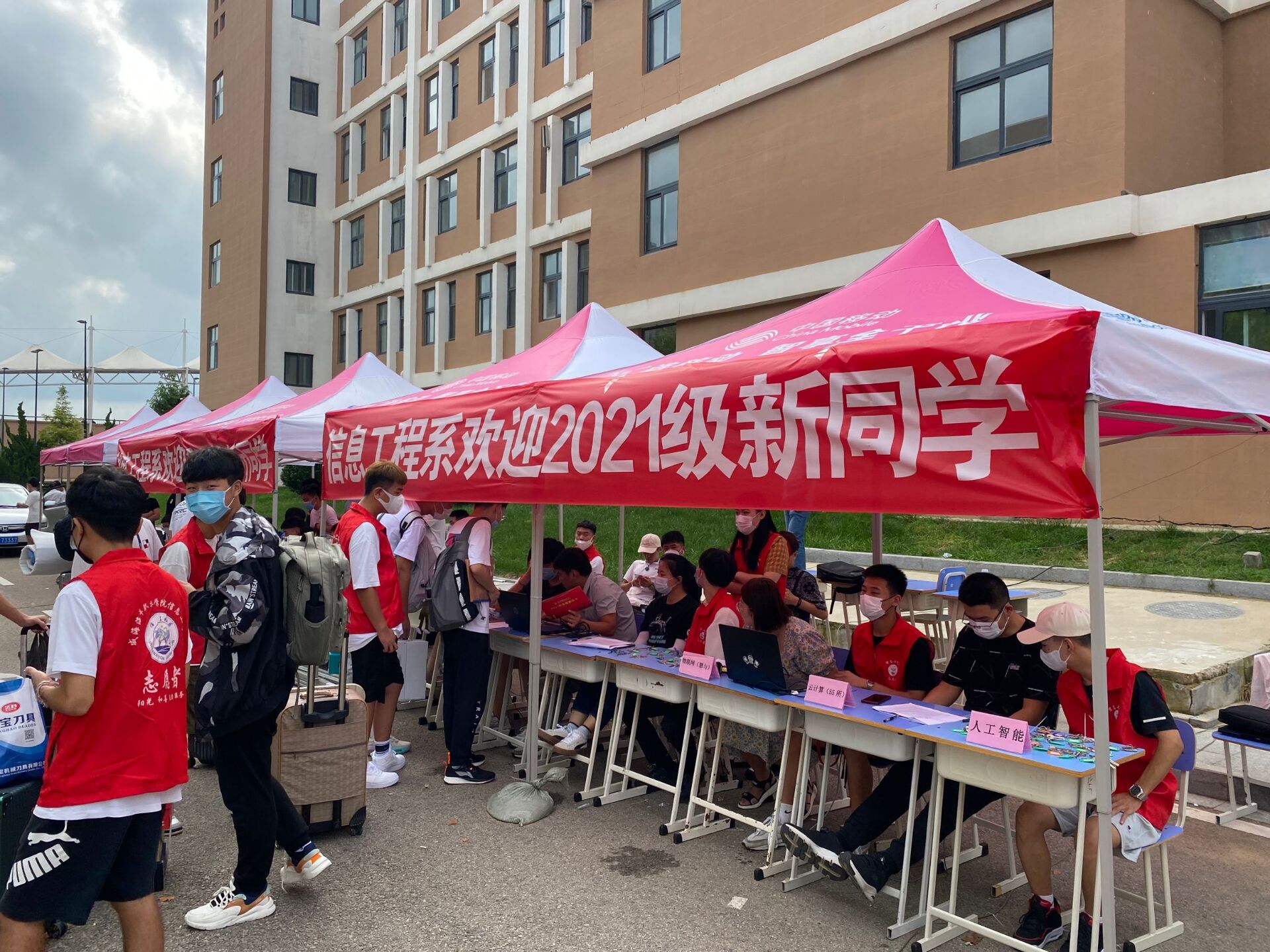 827EE083FA0E981F344CB7EB2526EAB3.jpg 827EE083FA0E981F344CB7EB2526EAB3.jpg