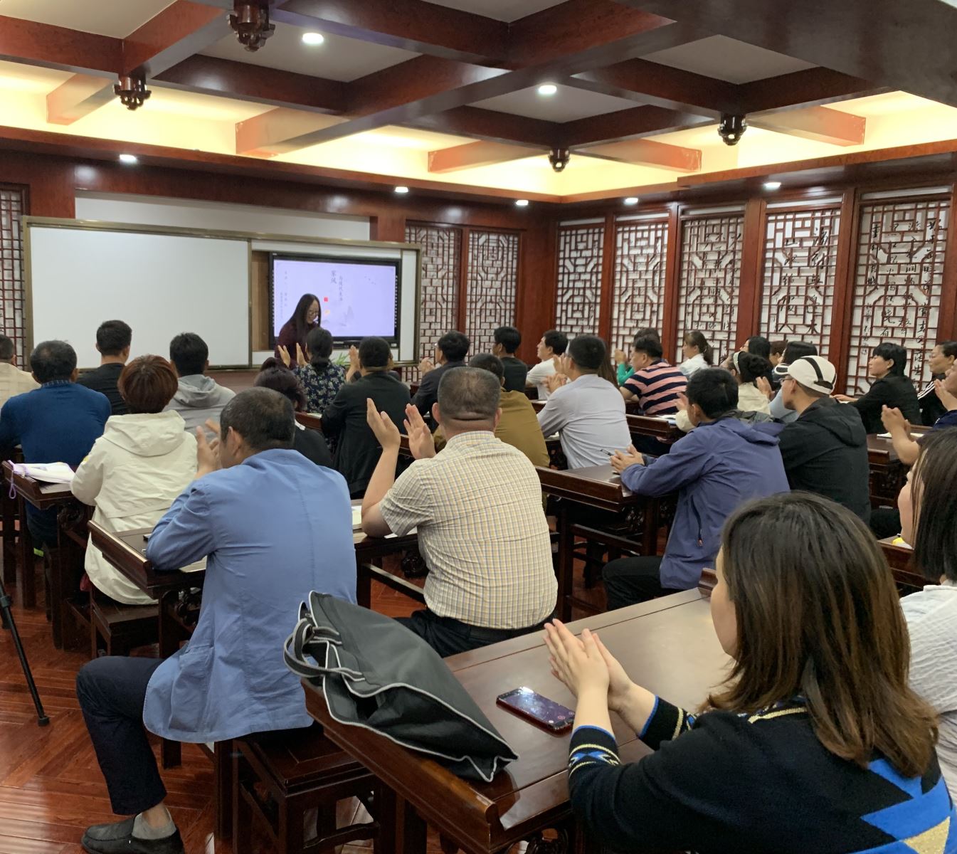 荣成市2018级农村两委基层干部专科学历教育班来我院交流学习