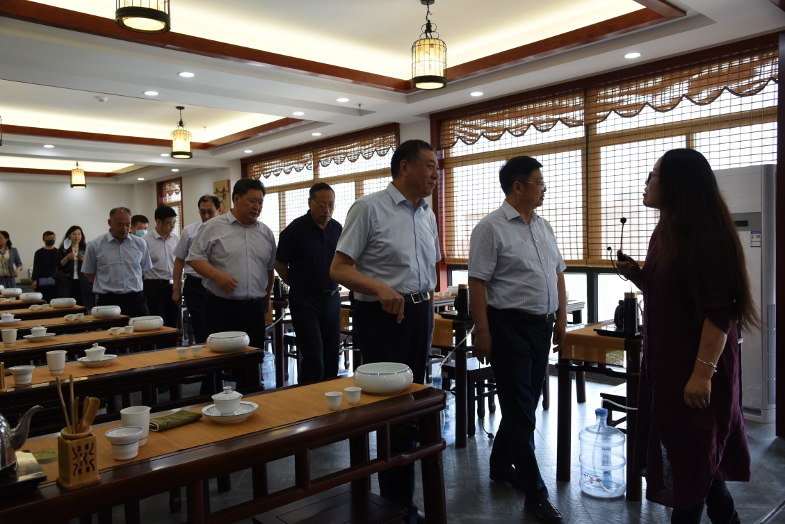 烟台文化旅游职业学院一行到明德学院参观交流