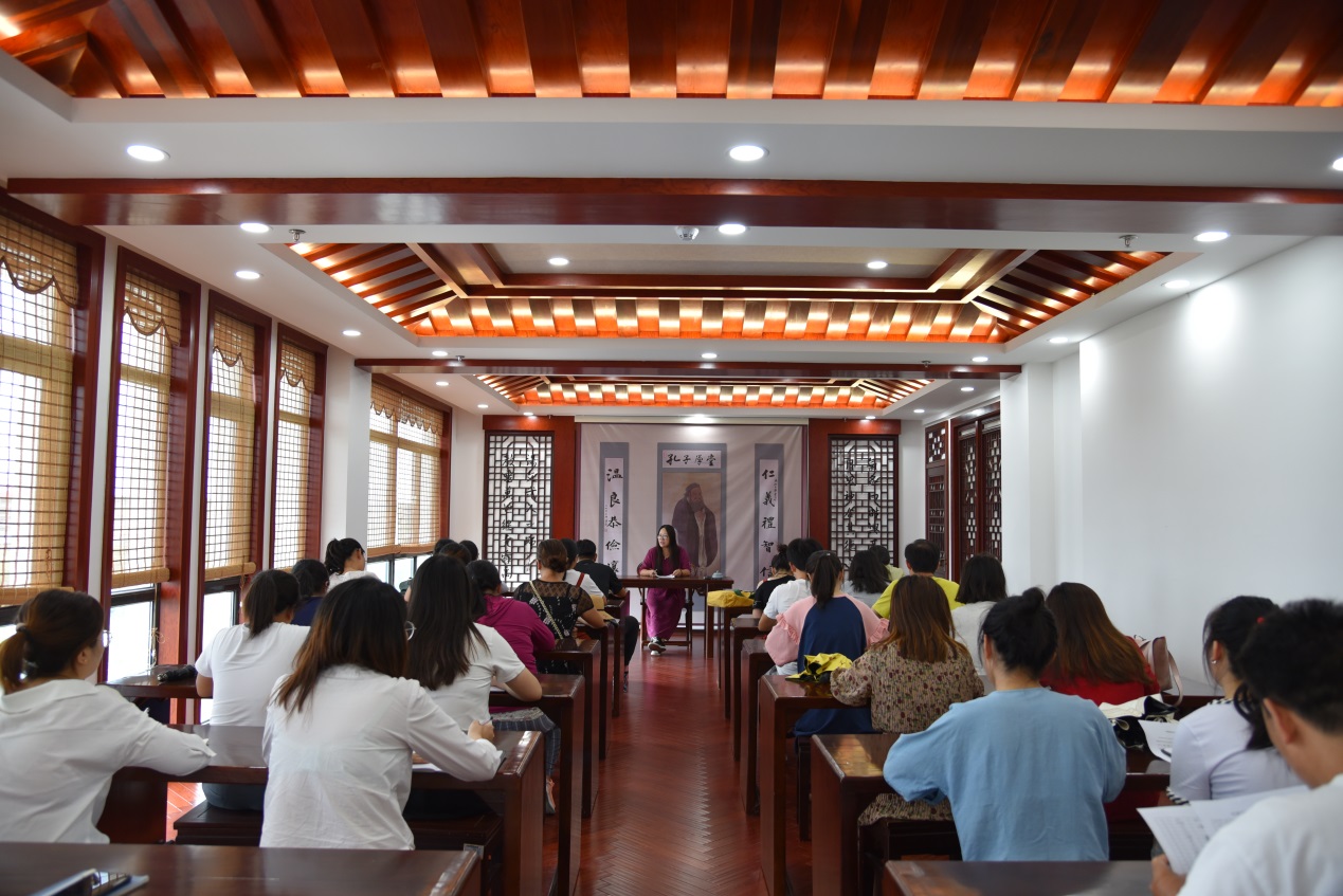 明德学院召开2019-2020学年第一学期全体教师工作会议