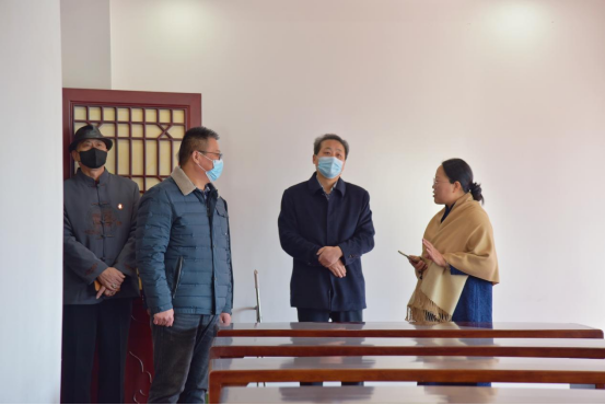 明德动态|荣成市委市属国企工委副书记毕见洋、荣成书协主席谢智愚一行赴明德学院参观调研