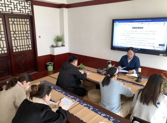 明德学院开展疫情防控专题工作会议