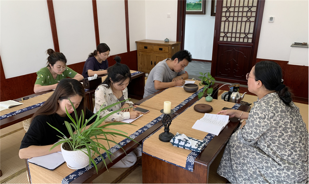 明德学院召开意识形态工作专题培训会议