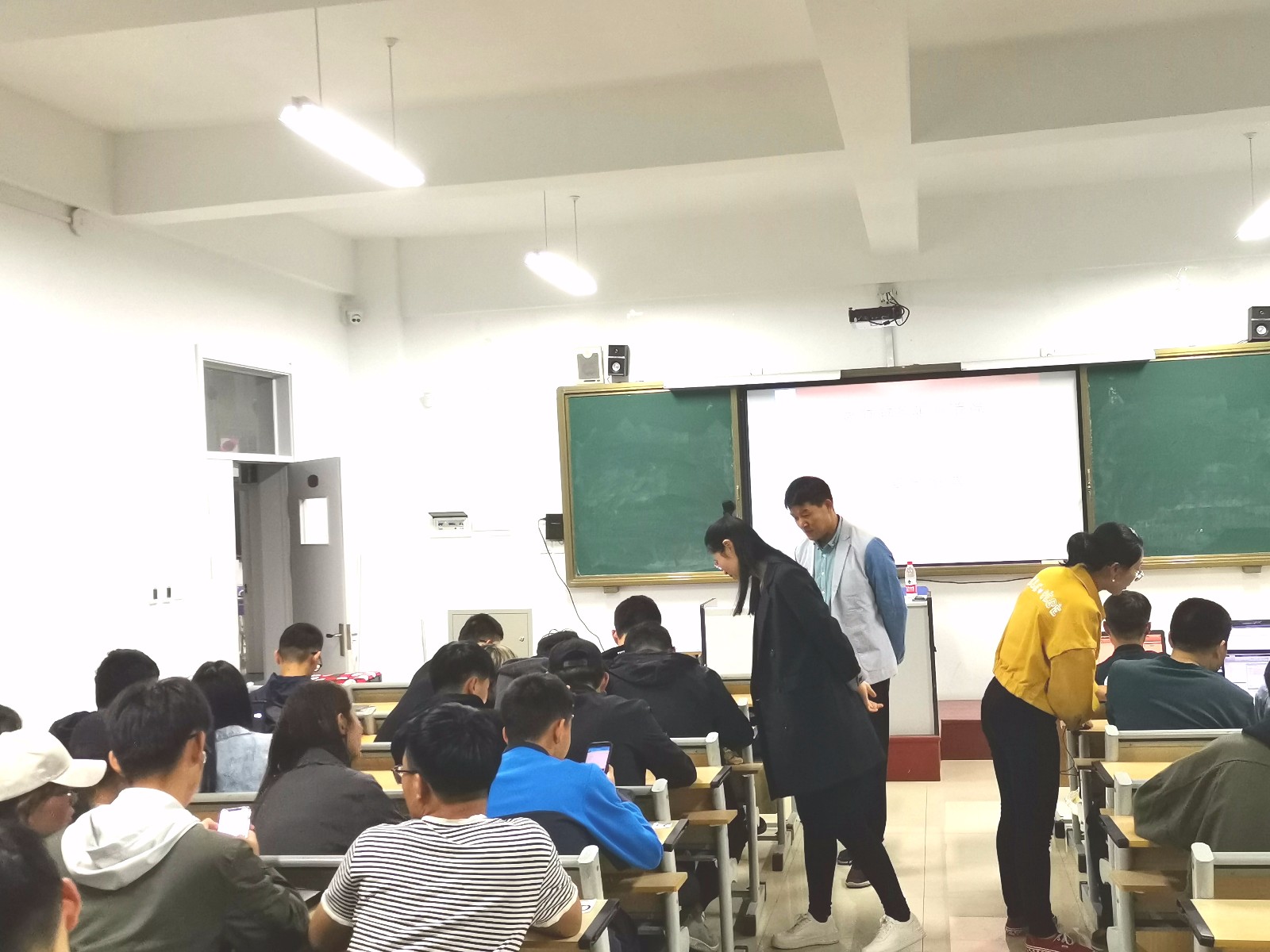 2019我院数学建模比赛开赛指导.jpg 2019我院数学建模比赛开赛指导.jpg