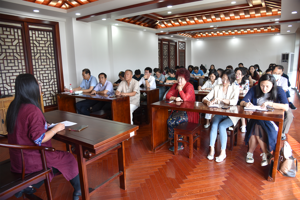 明德学院2021-2022学年第一学期全体教师会议在孔子学堂举行