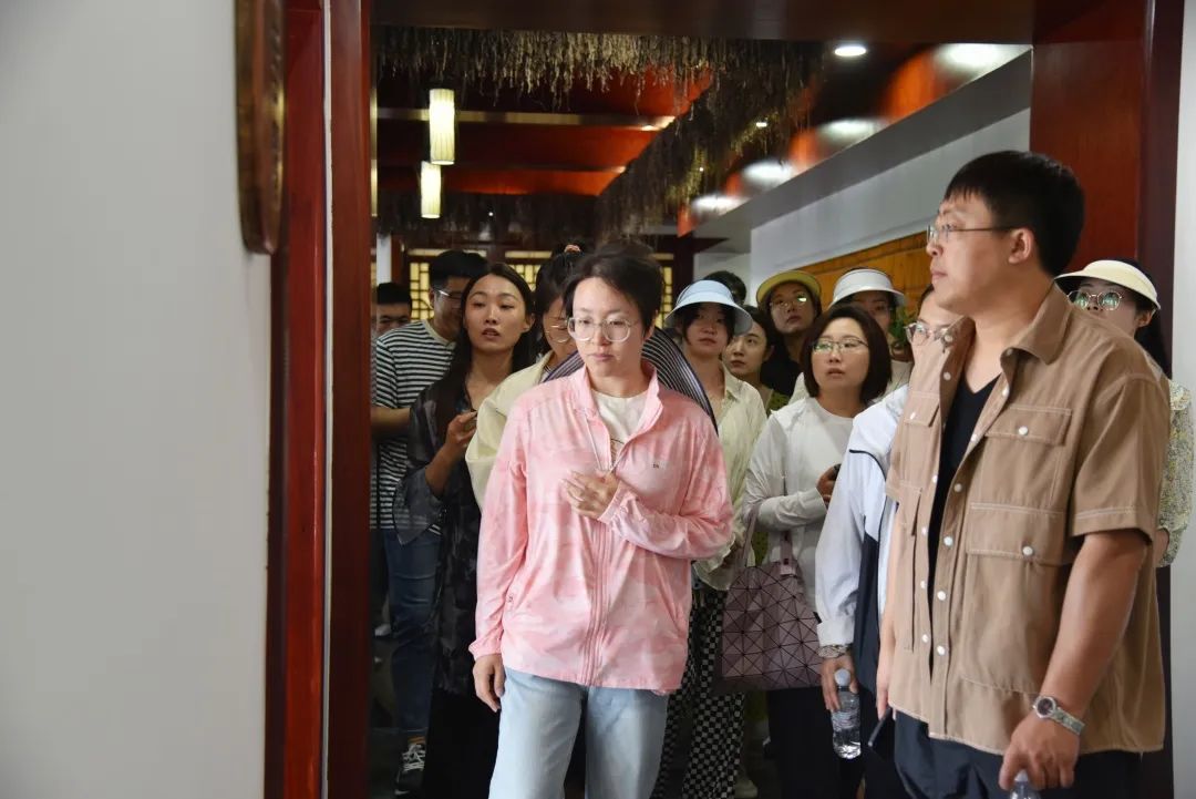 哈尔滨工业大学（威海）继续教育学院培训班到明德学院交流参观